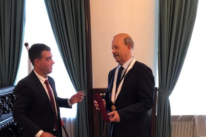 Посланик Йордан Първанов връчи орден „Мадарски конник“ на Душан Щраух